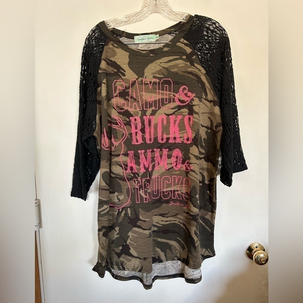 Plus size ladies 2X Southern Grace graphic camo top 3/4 sleeve